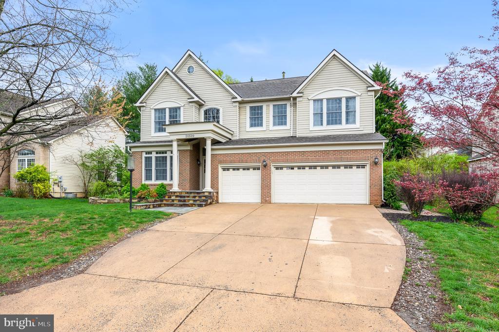 20599 Quarterpath Trace Cir in Sterling, VA - Building Photo