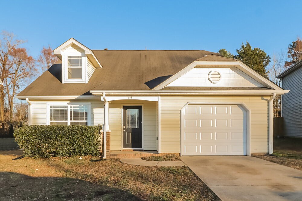 814 Oakshire Cir in Charlotte, NC - Building Photo