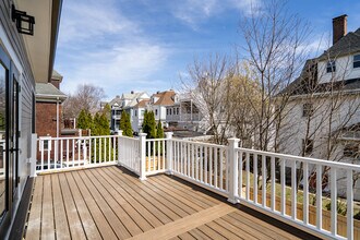 87 Thorndike St, Unit 2 in Brookline, MA - Building Photo - Building Photo