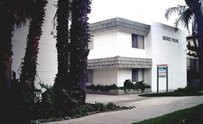 Grand Palms Apartments in San Diego, CA - Building Photo - Building Photo