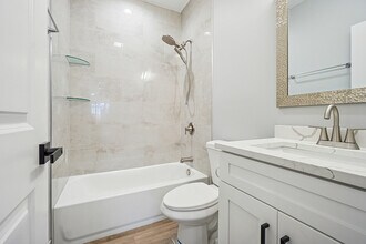 628 N Long Ave in Chicago, IL - Building Photo - Building Photo