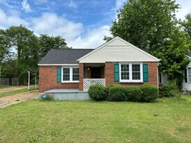 1109 Bellemeade Ave in Florence, AL - Building Photo