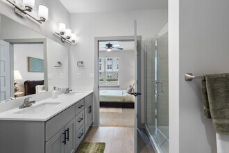 The Warren Apartments in Jeffersonville, IN - Building Photo - Building Photo