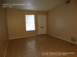 5523 Lochmoor-Unit -#1 in San Antonio, TX - Building Photo - Building Photo