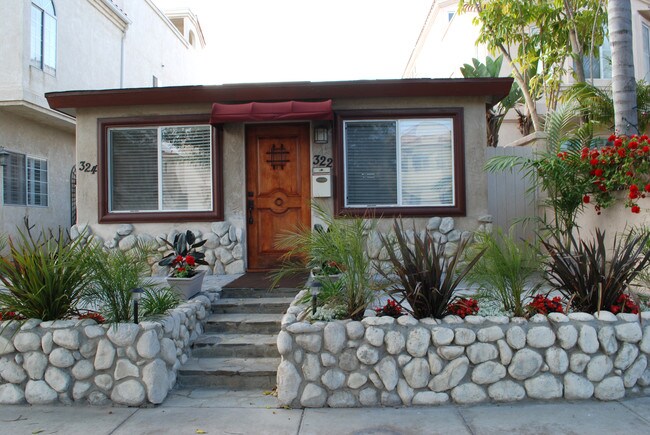 322 15th St in Huntington Beach, CA - Foto de edificio - Building Photo