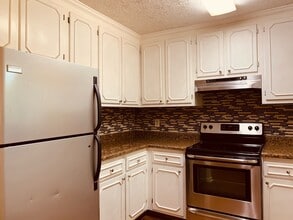 1080 Lois Ln in Athens, GA - Building Photo - Building Photo