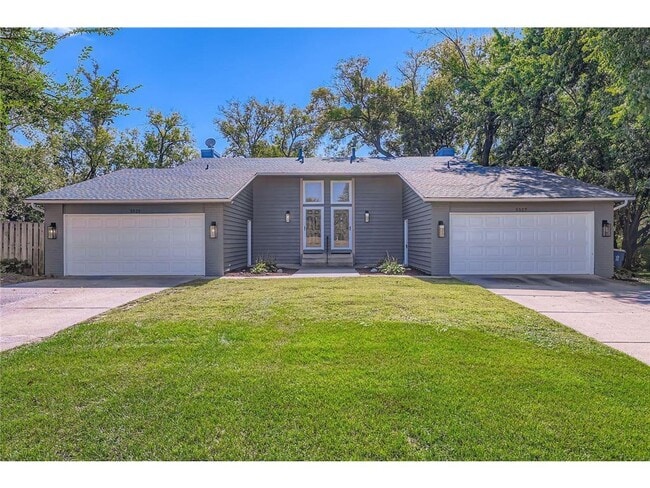 property at 5525 Lindsay St
