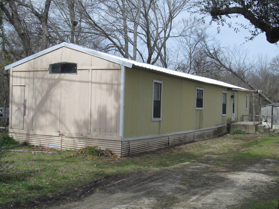 1608 Martin Luther King Jr Blvd in Corsicana, TX - Building Photo