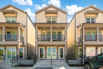 494 S Centro Cir in Shenandoah, TX - Foto de edificio - Building Photo