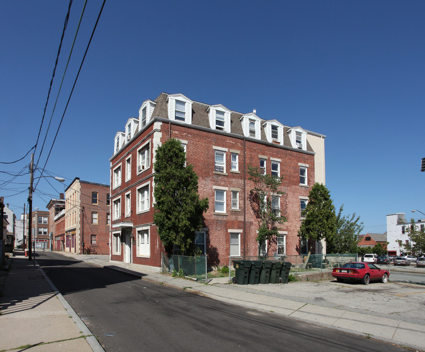 96 Green St in New London, CT - Building Photo