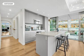 547 W 47th St in New York, NY - Building Photo - Building Photo