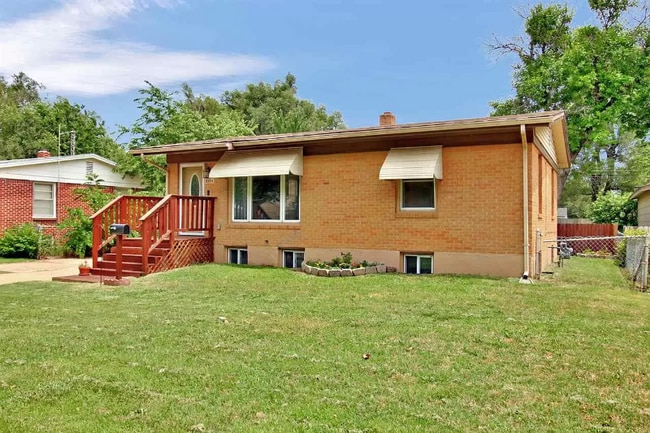property at 2114 S Glenn Ave