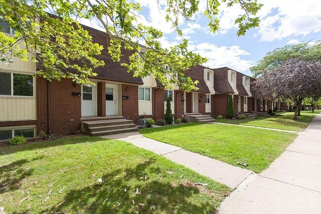 Pontiac Court – Townhomes