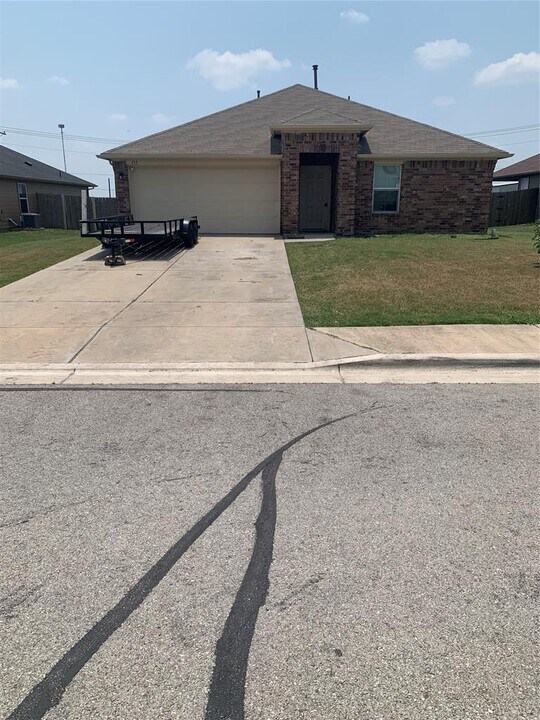 137 Rafe Ct in Kyle, TX - Building Photo