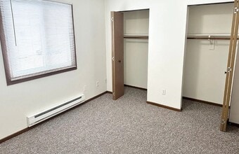 902-905 N 14th St in Indianola, IA - Building Photo - Building Photo