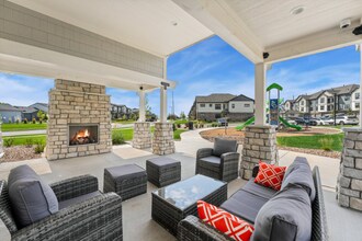 285 High Point Dr in Longmont, CO - Foto de edificio - Building Photo