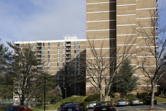 Idylwood Towers in Falls Church, VA - Building Photo - Building Photo