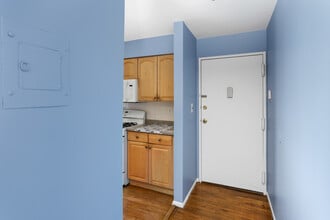 1724 Country Mill Dr in East Windsor, NJ - Building Photo - Building Photo