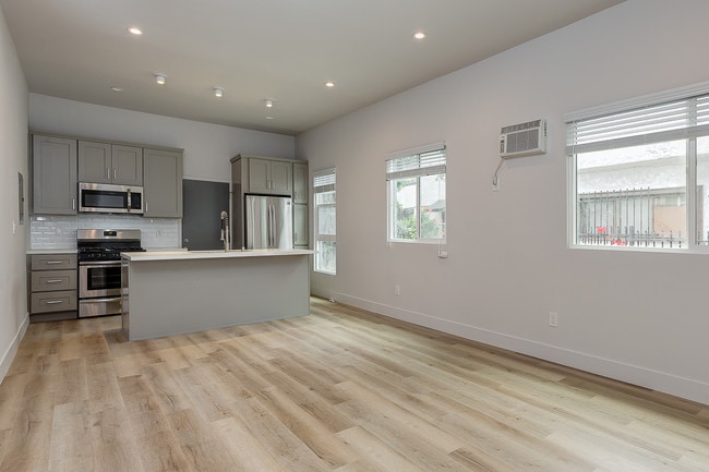 1334 S Westlake Ave, Unit 1334 in Los Angeles, CA - Building Photo - Building Photo