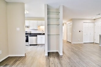 Apple Glen Apartments in New Berlin, WI - Building Photo - Building Photo