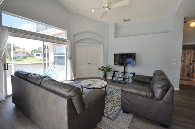 16 Cedarwood Ct in Palm Coast, FL - Foto de edificio - Building Photo