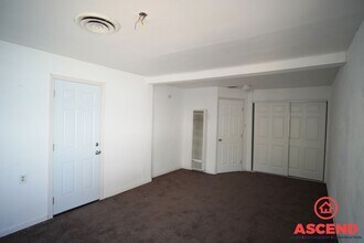 214 E Belle Ave in Bakersfield, CA - Building Photo - Building Photo