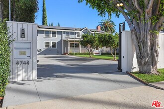 4744 Haskell Ave in Los Angeles, CA - Building Photo - Building Photo