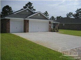 9685 Misty Meadow Ln in Navarre, FL - Building Photo