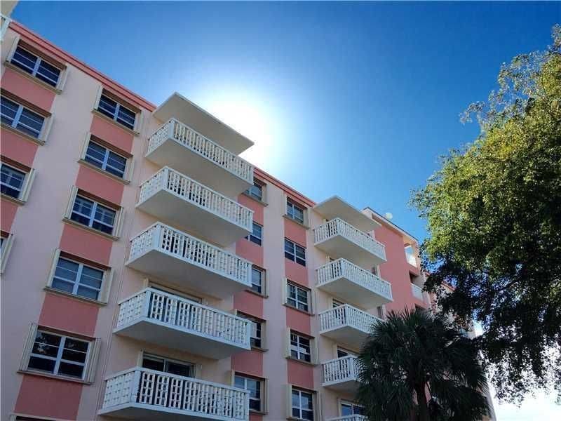 1831 NE 38th St in Fort Lauderdale, FL - Building Photo