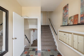 Heritage Arms in Midland, MI - Building Photo - Lobby