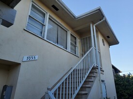 7055 S La Cienega Blvd, Unit 7055 in Los Angeles, CA - Building Photo