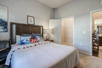 Creekside at Greenlawn Apartment Homes in Columbia, SC - Foto de edificio - Building Photo