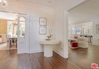 226 Palisades Ave in Santa Monica, CA - Foto de edificio - Building Photo