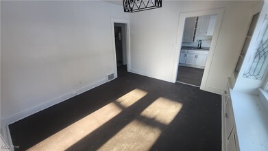 1721 Cliffview Rd in Cleveland, OH - Building Photo - Building Photo