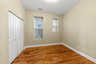 3927 N Clarendon Ave, Unit 1R in Chicago, IL - Building Photo - Building Photo