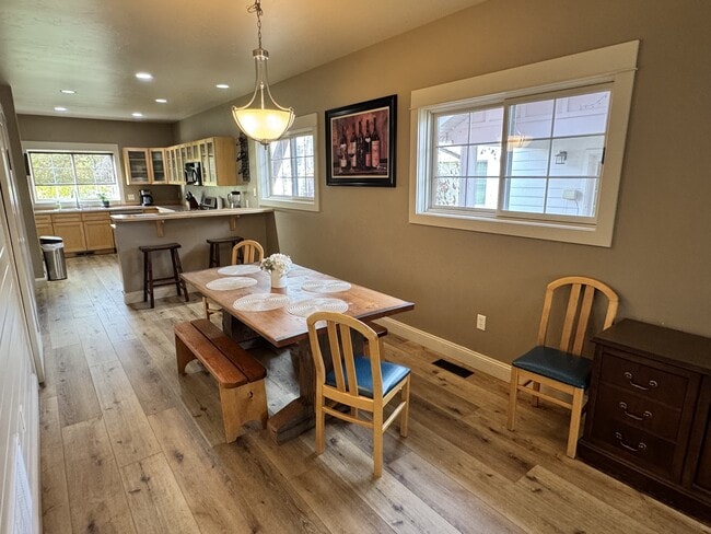 property at 813 N 15th Ave