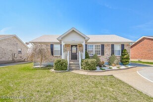 386 Beech Cliff Cir in Shepherdsville, KY - Building Photo