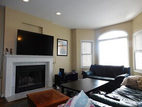1434 W Irving Park Rd-Unit -1 in Chicago, IL - Building Photo - Building Photo