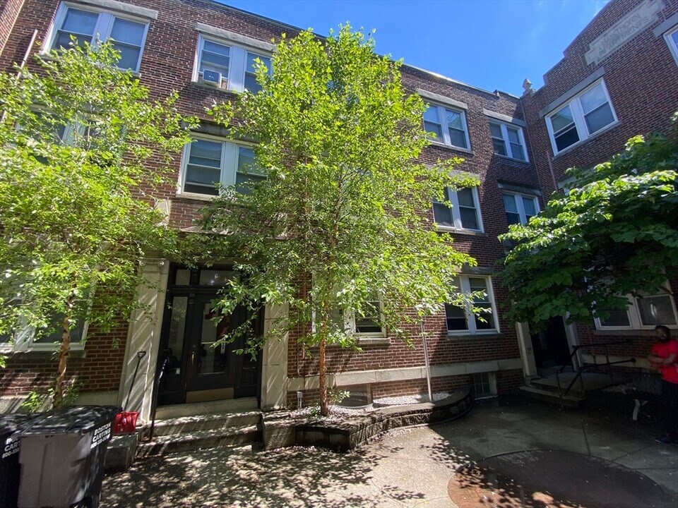 121-123 Hawthorne St in Chelsea, MA - Building Photo
