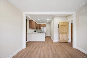 32-50-50 87th St in Queens, NY - Foto de edificio - Building Photo