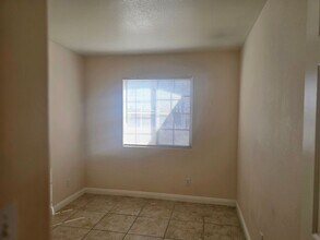 9412 Fox Forest Ave in Las Vegas, NV - Foto de edificio - Building Photo
