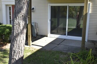 806 Bloomfield Village Blvd, Unit J in Auburn Hills, MI - Building Photo - Building Photo