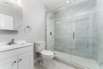 1219 W Devon Ave in Chicago, IL - Building Photo - Building Photo