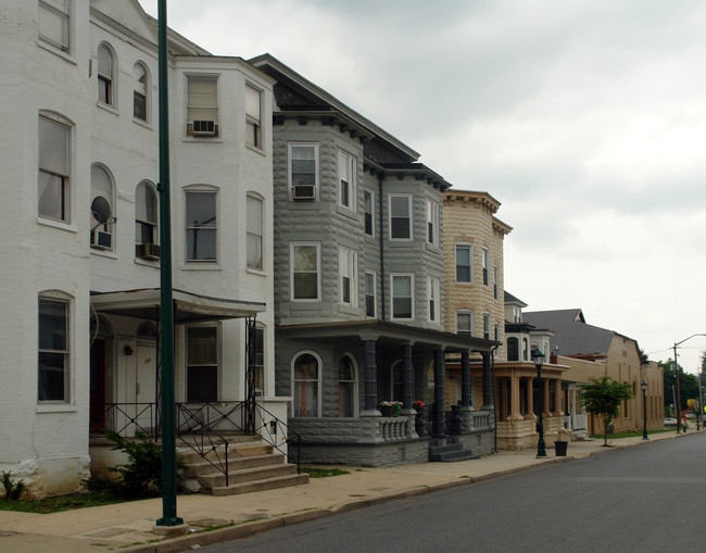 232-234 Summit Ave in Hagerstown, MD - Building Photo - Building Photo