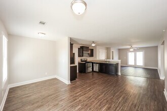105 Colony Park Ln in Locust Grove, GA - Building Photo - Building Photo
