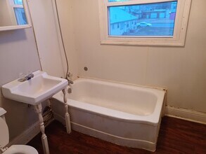 214 E 8th St in Joplin, MO - Building Photo - Building Photo