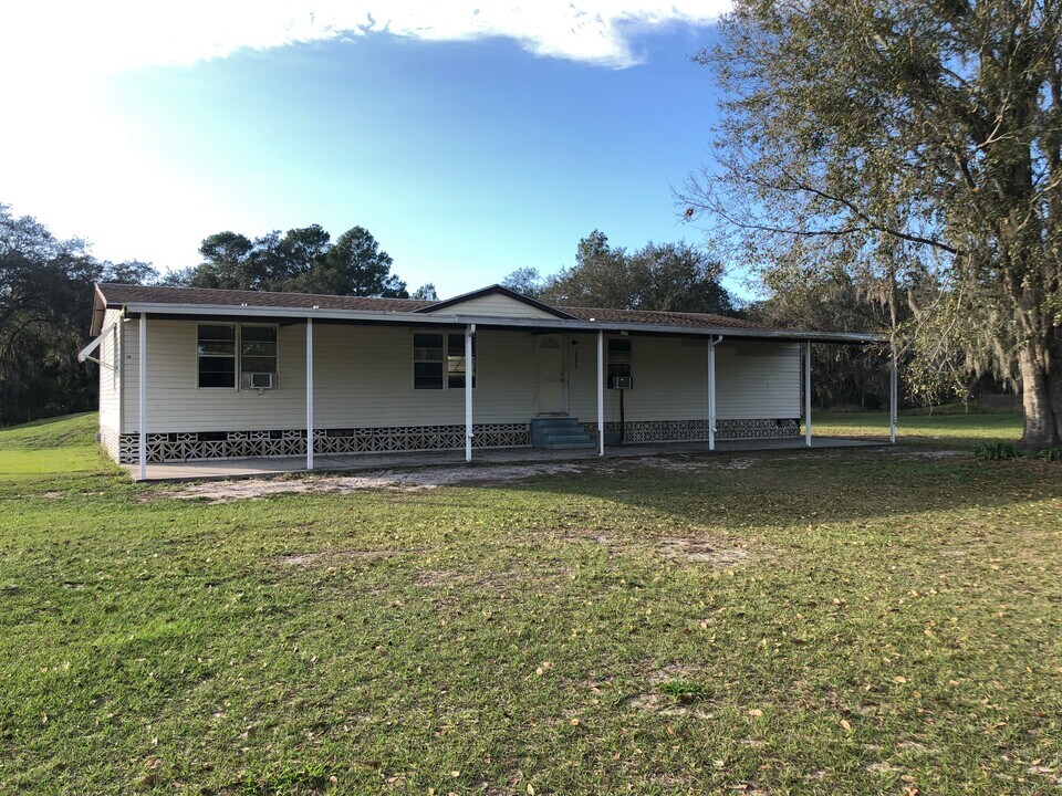4060 Spiker Ln in Lake Wales, FL - Building Photo