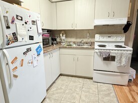 575 Assumption St in Windsor, ON - Building Photo