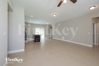 445 Eagle Dr in Poinciana, FL - Foto de edificio - Building Photo