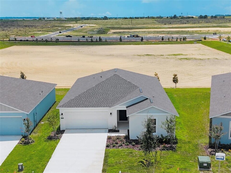 2376 McKinley Dr in Lake Wales, FL - Building Photo